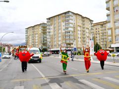 Yeşilyurt Belediyesi bayram coşkusunu sokaklara taşıdı