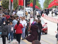 Ekipler, maskesiz sokağa çıkanlara ceza kesiyor