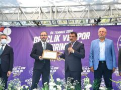 Bakan Kasapoğlu’na fahri hemşehrilik beratı verildi