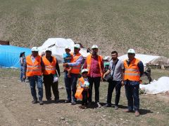 Akın, yetiştiricilerin sorunlarını dinlediAkın, yetiştiricilerin sorunlarını dinledi