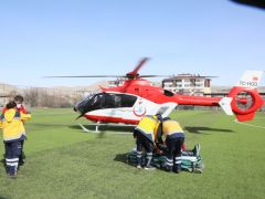 Kalp krizi geçiren 112 personeline ambulans helikopter yetişti