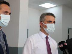 Vali Baruş, yapımı süren okul inşaatlarında incelemelerde bulundu