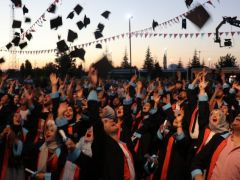 Malatya Turgut Özal Üniversitesi’nde mezuniyet coşkusu