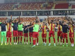 Yeni Malatyaspor’dan galibiyet kutlaması