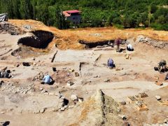 Arslantepe Höyüğü’nde 24 mezar ile 6 ev kalıntısı bulundu