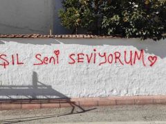 Duvar yazılarına sosyal medyadan cevap