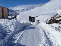 Arapgir’de kar yağışı sonrası yollar açılıyor