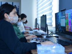 Robotik kodlama eğitimi alan gençler, geleceğin teknolojisini öğreniyor