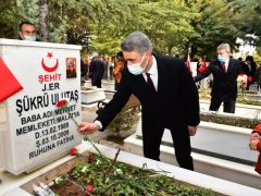18 Mart Şehitleri Anma Günü Dolayısıyla Şehitlikte Tören Düzenlendi
