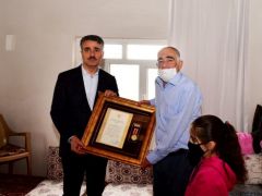 Şehit Babasına Devlet Övünç Madalyası ve Beratı Verildi