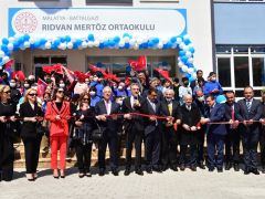 Rıdvan Mertöz Ortaokulu Törenle Açıldı