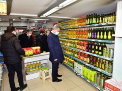 Vali Baruş Marketleri Denetledi