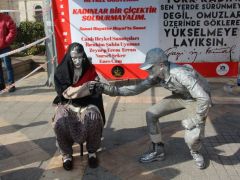 Altın Kayısı Tiyatro Topluluğu Nene Hatunu Unutmadı