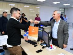 Başkan Çınar Belediye Personelinin Bayramını Katladı