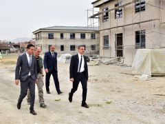 Vali Baruş Yapımı Devam Eden Okullarda İncelemelerde Bulundu