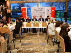 Vali Baruş Yetimler Günü Dolayısıyla Düzenlenen İftar Programına Katıldı