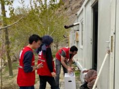 Kızılay’dan Gücük Mezrasındaki Vatandaşlara Yardım