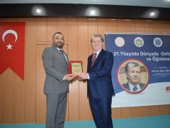 21. Yüzyılda Öğrenme Teknikleri  Konferansı Düzenledi