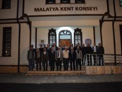 Yeni Cami Çevre Düzenlemesine Tepkiler Çığ Gibi Büyüyor