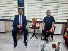 Dünya Şampiyonuna Plaket