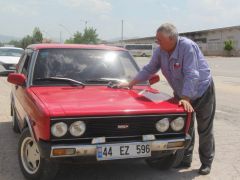 Klasik Arabasına Gözü Gibi Bakıyor