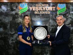 Mili Boksör Akbaş’tan Başkan Çınar’a Ziyaret