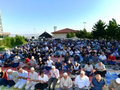Gedik Namazgâh’ta Kılınan Bayram Namazına Vatandaşlar Yoğun  İlgi  Gösterdi