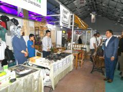 Vali Şahin ve Başkan Gürkan Stantları Gezdi