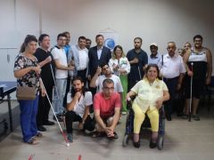 İş İnsanı Ali Güneş Görme Engelli 50 Kişiye Beyaz Baston Hediye Etti