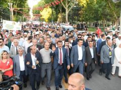 25’inci Uluslararası  Kayısı Festivali Kortej Yürüyüşü Yapıldı