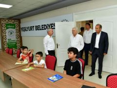 Başkan Çınar Misafirlerini Yeşilyurt Mesleki Eğitim ve Yaşam Merkezinde Ağırladı