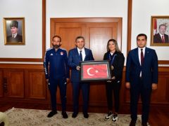 Dünya Şampiyonu Akbaş’tan Vali Şahin’e Ziyaret
