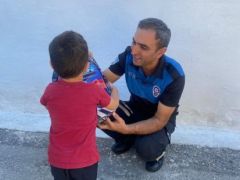Polis İhtiyaç Sahibi Öğrencileri Sevindirdi