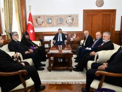 Türkiye Ermenileri Patriği Kadasetli Sahak II’den Vali Şahin’e Ziyaret
