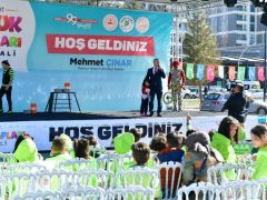 Festivalde Sirk Gösterisi İlgiyle İzlendi