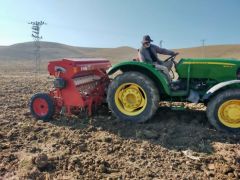 Arguvan’da 5 Çeşit Yerli Buğday Tohumu Toprakla Buluştu