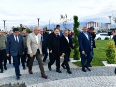 Eski Bakan Eroğlu’dan Beylerderesi Şehir Parkına Övgü