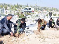 Hayırseverlerin Fidanları Şehir Mezarlığında Toprakla Buluştu