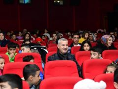 Başkan Çınar Çocuklarla Film İzledi
