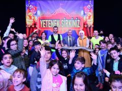 Çocuklar Yetenek Sirki Cambaz Mithat Gösterisinde Doyasıya Eğlendi
