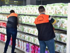 Vahap Küçük Hayır Çarşısı İhtiyaç Sahiplerinin Yüzlerini Güldürüyor