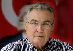 Deniz Baykal Vefat Etti