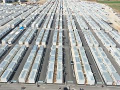Büyükşehir Belediyesi Konteyner Kentlerde Asfaltlama Çalışması Yapıyor