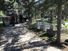 Arapgir’de Mezarlıklara Bakım Yapıldı