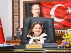 Başkan Gürkan Koltuğunu Minik Elif’e Devretri