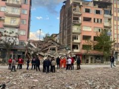 Malatya’da Ağır Hasarlı Bina Çöktü