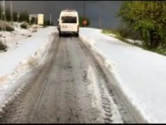 Yazıhan’da Dolu Yolları Kapattı