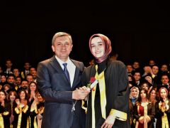 Genç Tıbbiyeliler Diplomalarını Aldı