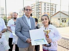 Tenis Tutkunları, Yeşilyurt Belediyesi Tenis Turnuvası’nda Hünerlerini Sergiledi