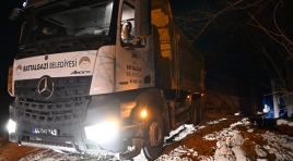 Hasırcılar’da Gece Mesaisi: Çamur Derdine Son